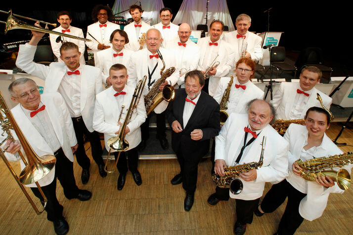 Swing, Hits & Evergreens 